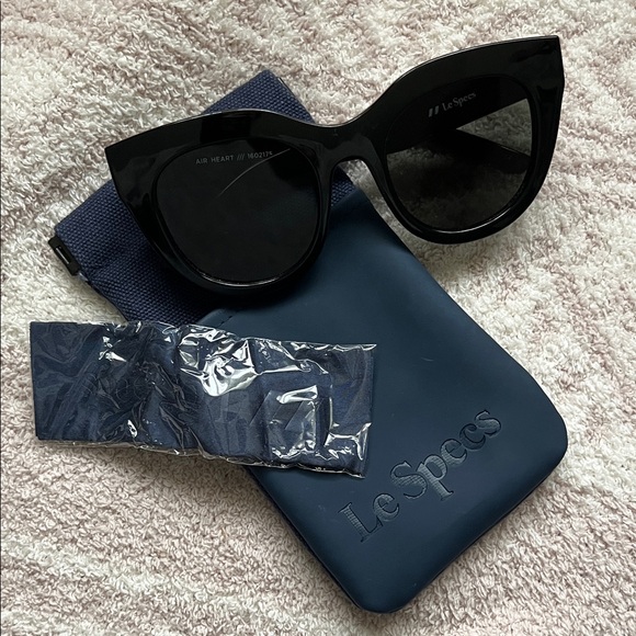 Le Specs Air Heart Black Cat-Eye Sunglasses - Picture 2 of 9